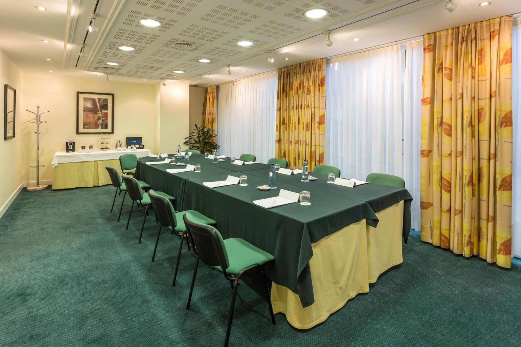 Hotel By Ihg